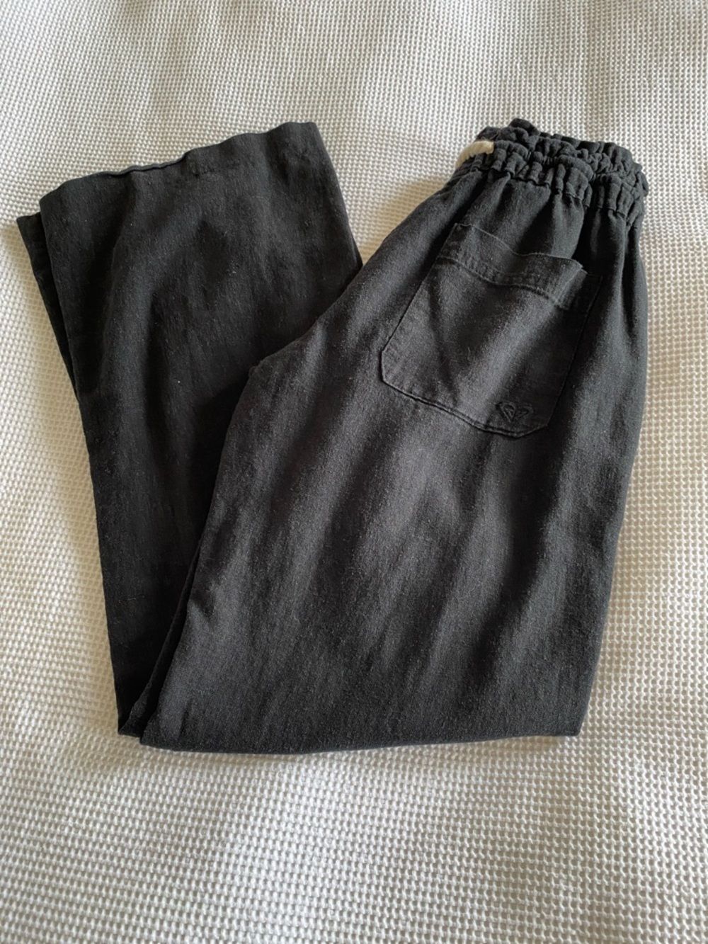 Roxy Black Linen/Viscose Blend Casual Pants with Drawstring and Flared Leg. - Picture 2 of 12